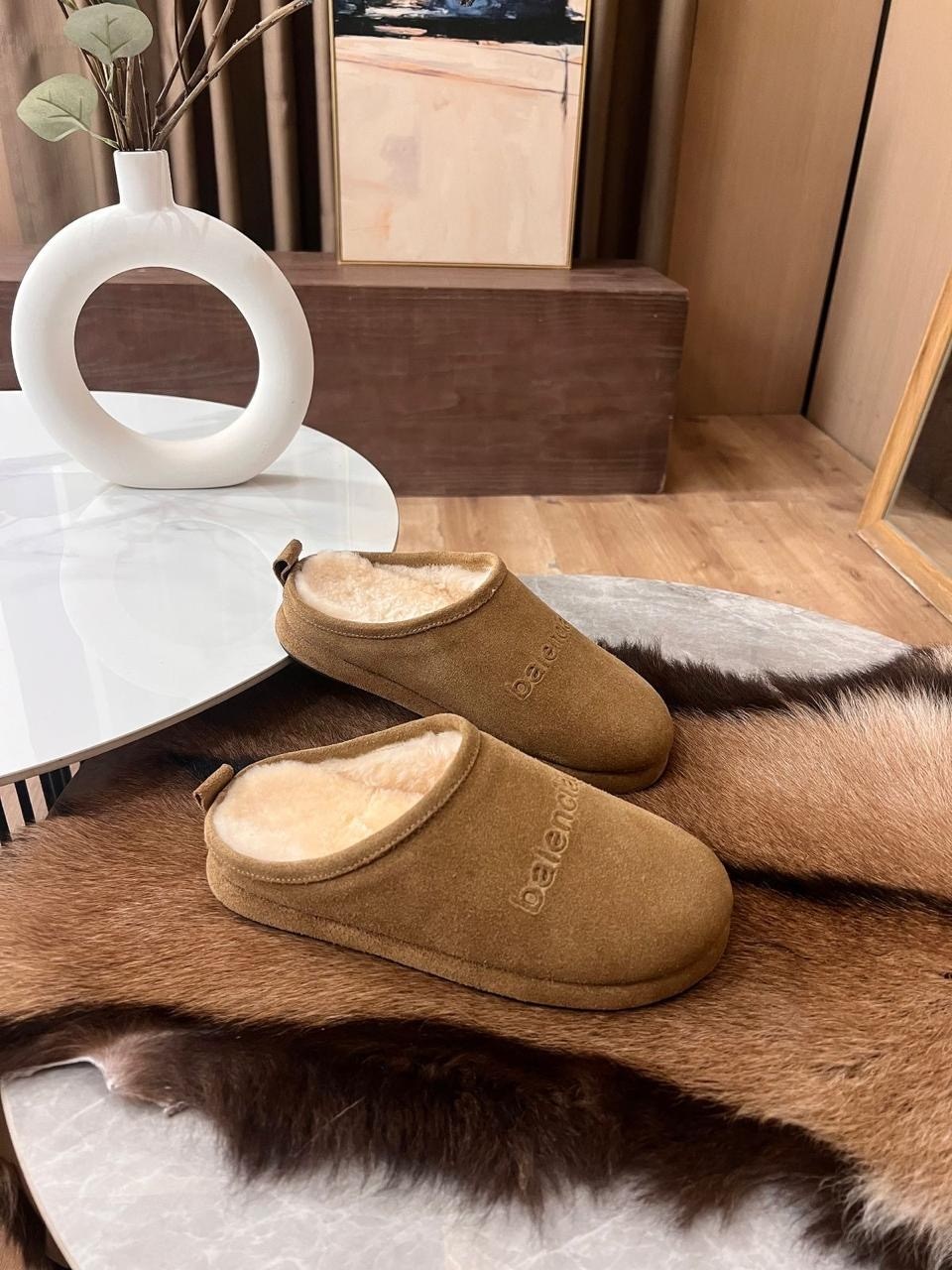 угги женские,,теплые домашние тапочки,тапочки модные,замшевые угги