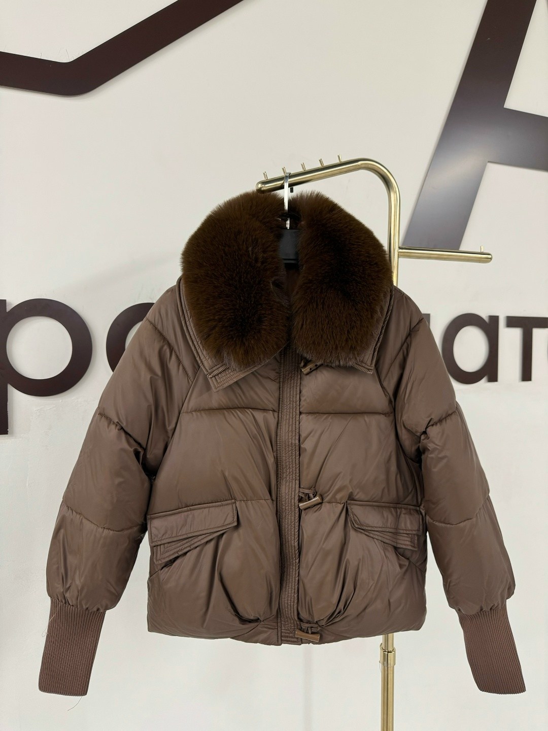 пуховики с натуральным мехом,пуховик повседневный,короткий пуховик,зимняя куртка пуховик,женские пуховики