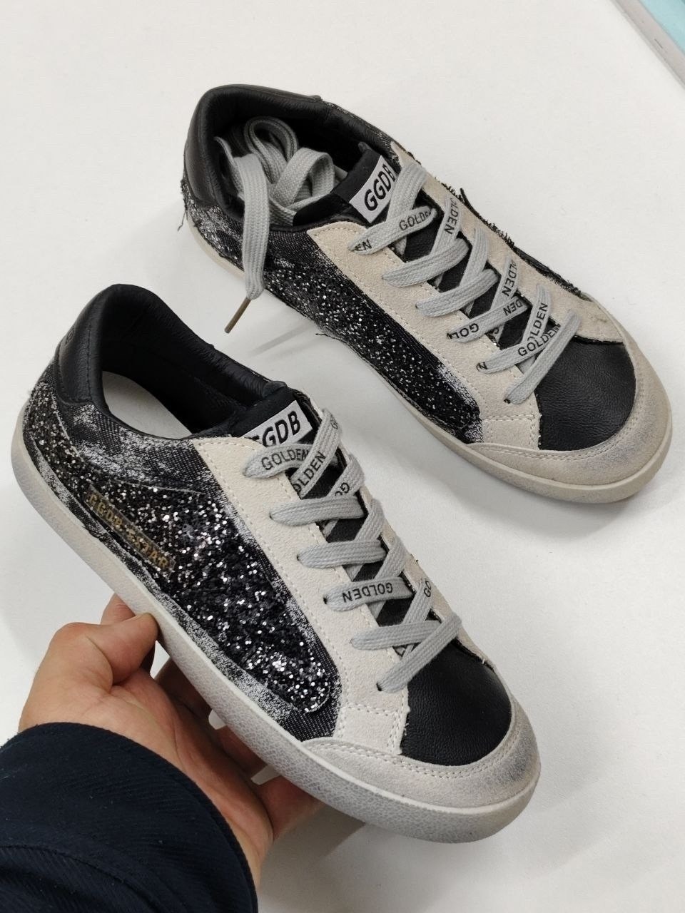 ,кроссовки golden goose,golden goose кеды блестящие,golden goose серебряные,кеды голден гус