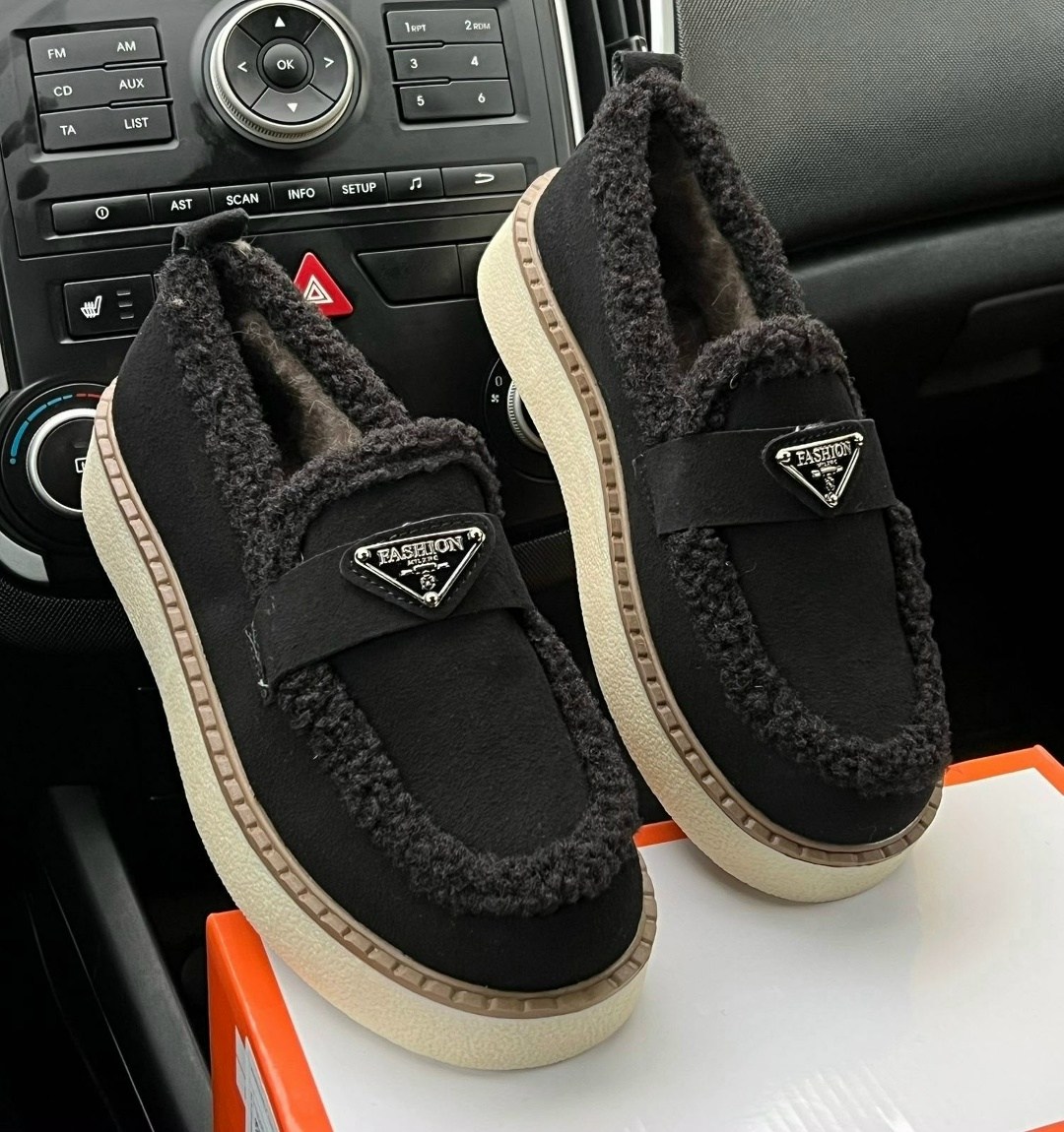 ,лоферы prada,лоферы с мехам,лоферы женские зимние,лоферы на меху