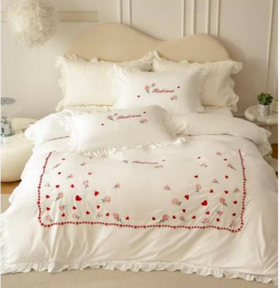 постельное белье комплект,постельное белье клубничка,постельного белья,постельное белье с вышивкой,постельное белье с красными сердцами