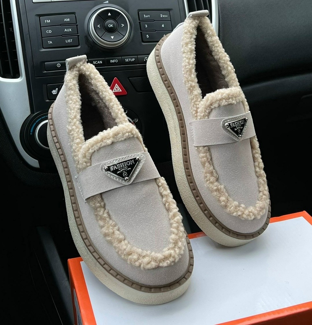 ,лоферы prada,лоферы с мехам,лоферы женские зимние,лоферы на меху