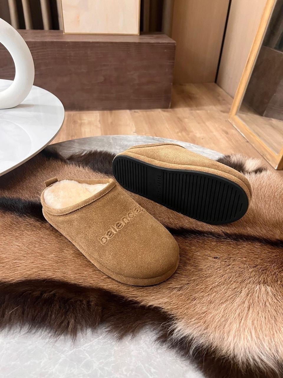 угги женские,,теплые домашние тапочки,тапочки модные,замшевые угги