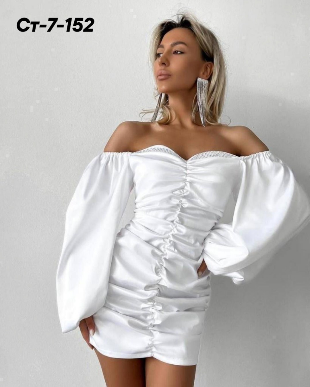 женское платье с открытыми плечами,атласное мини платье,платье нарядное мини,атласное платье,платье короткие