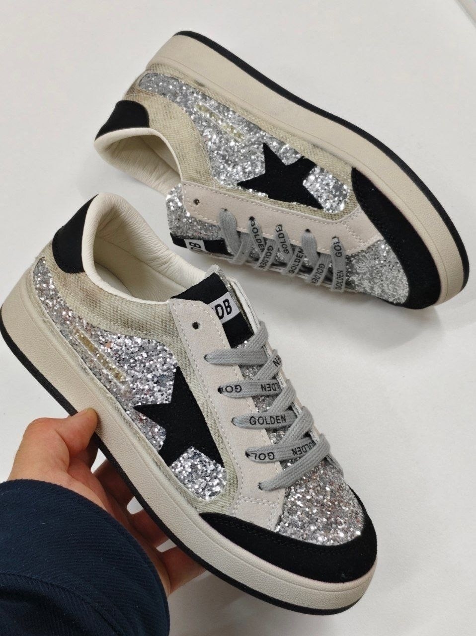 ,кроссовки golden goose,golden goose кеды блестящие,golden goose серебряные,кеды голден гус