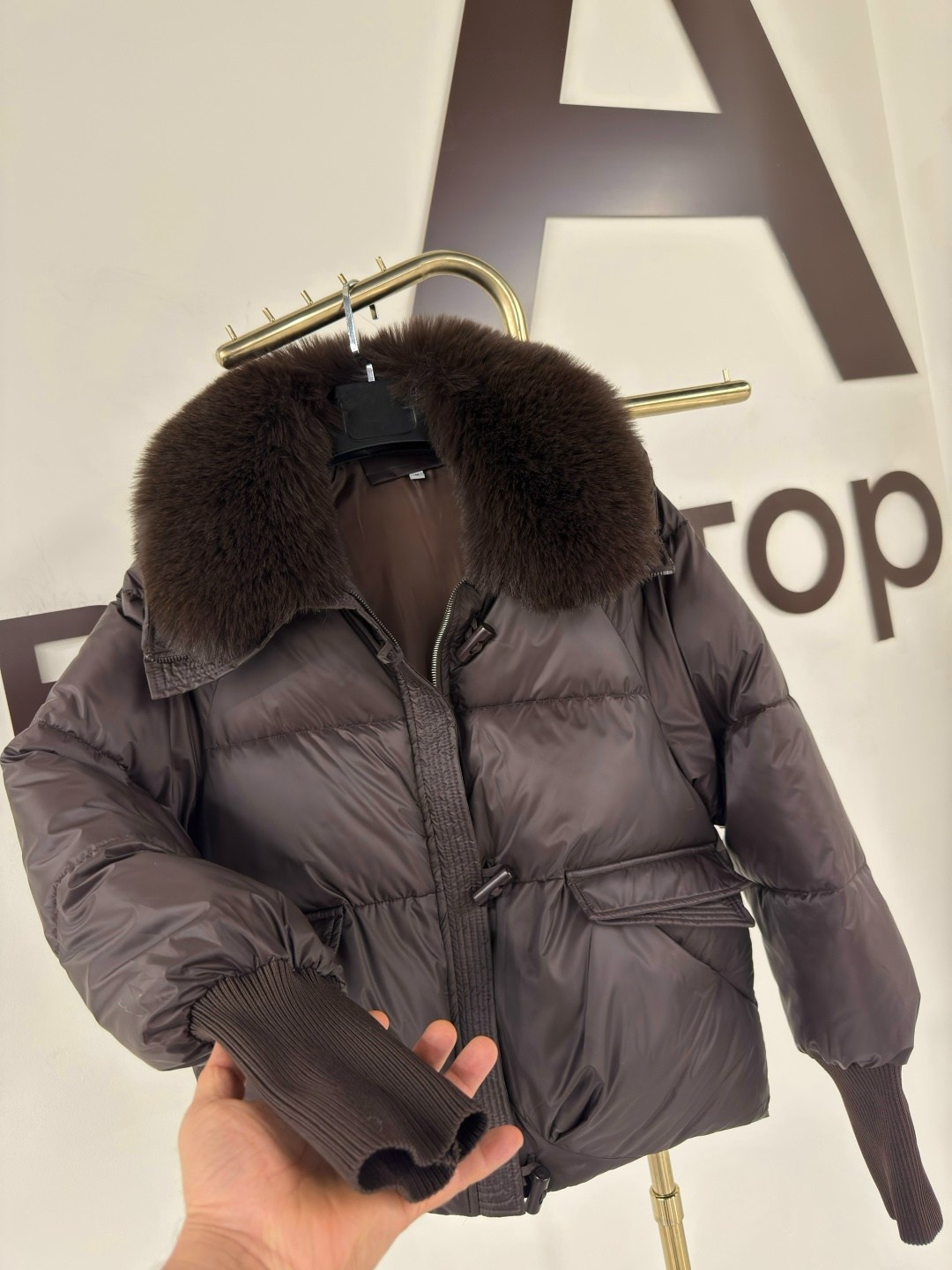 пуховики с натуральным мехом,пуховик повседневный,короткий пуховик,зимняя куртка пуховик,женские пуховики