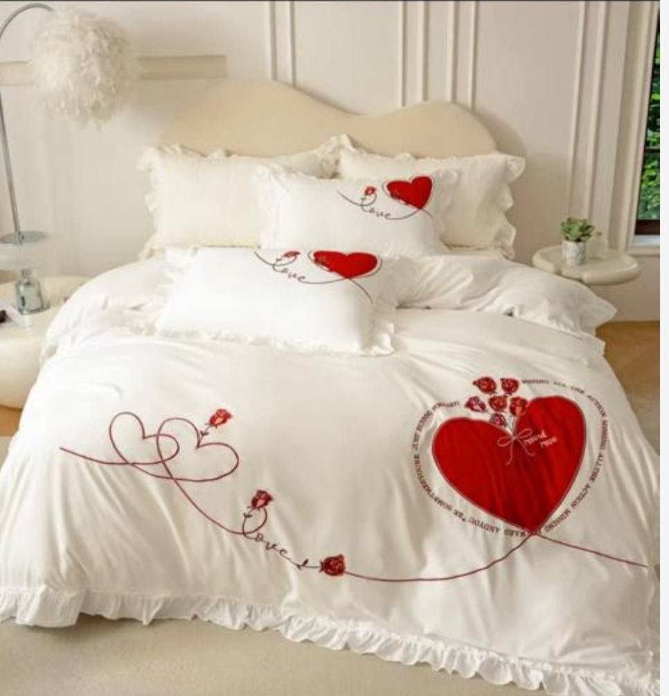 постельное белье комплект,постельное белье клубничка,постельного белья,постельное белье с вышивкой,постельное белье с красными сердцами