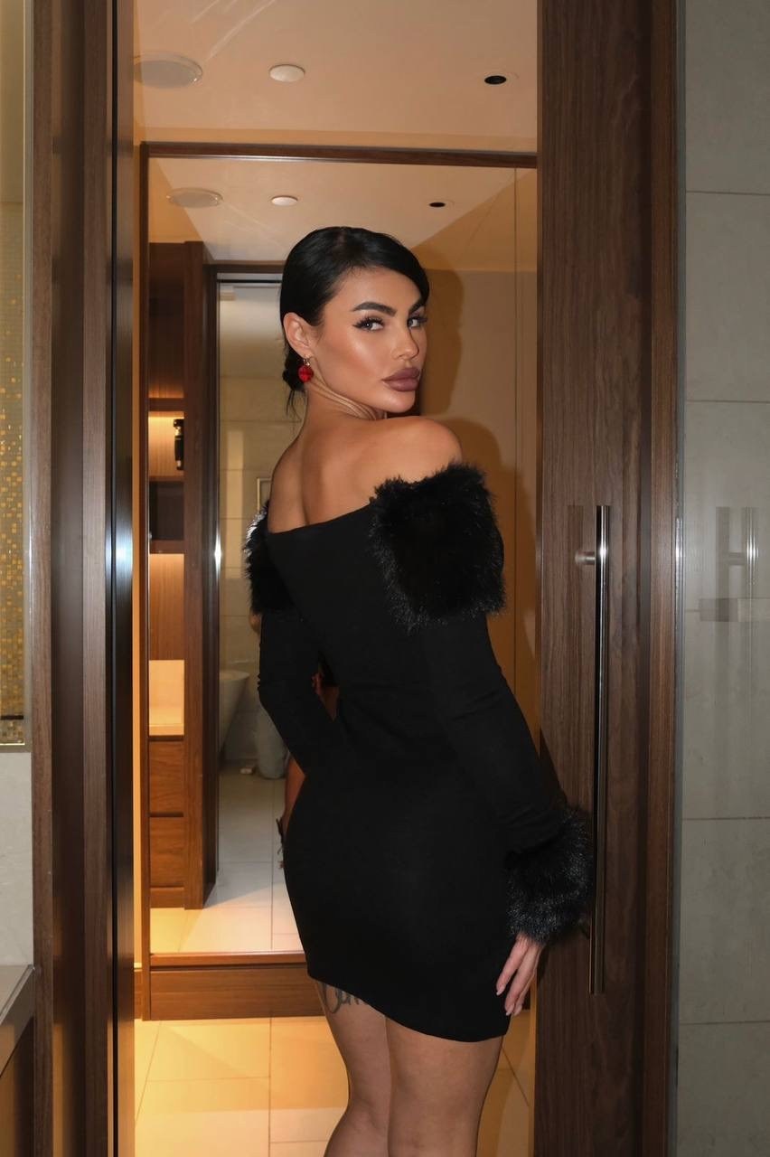 платье с мехом,платье с перьями,платье черное,мини платье черное,мини платье