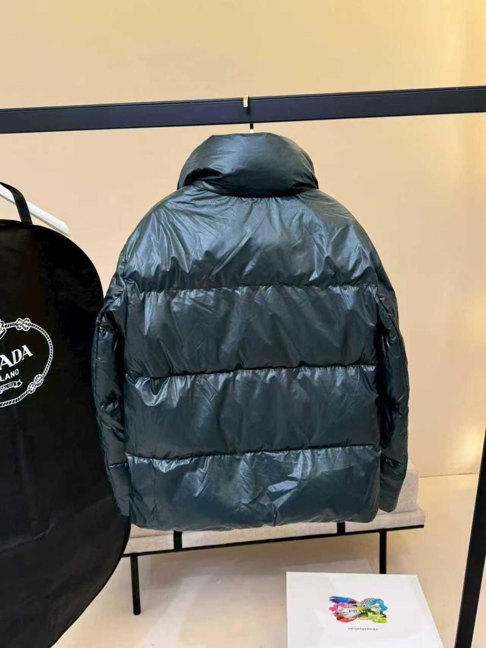 пуховик prada,пуховик prada женский,куртка пуховик,пуховик повседневный,пуховик прада мужской