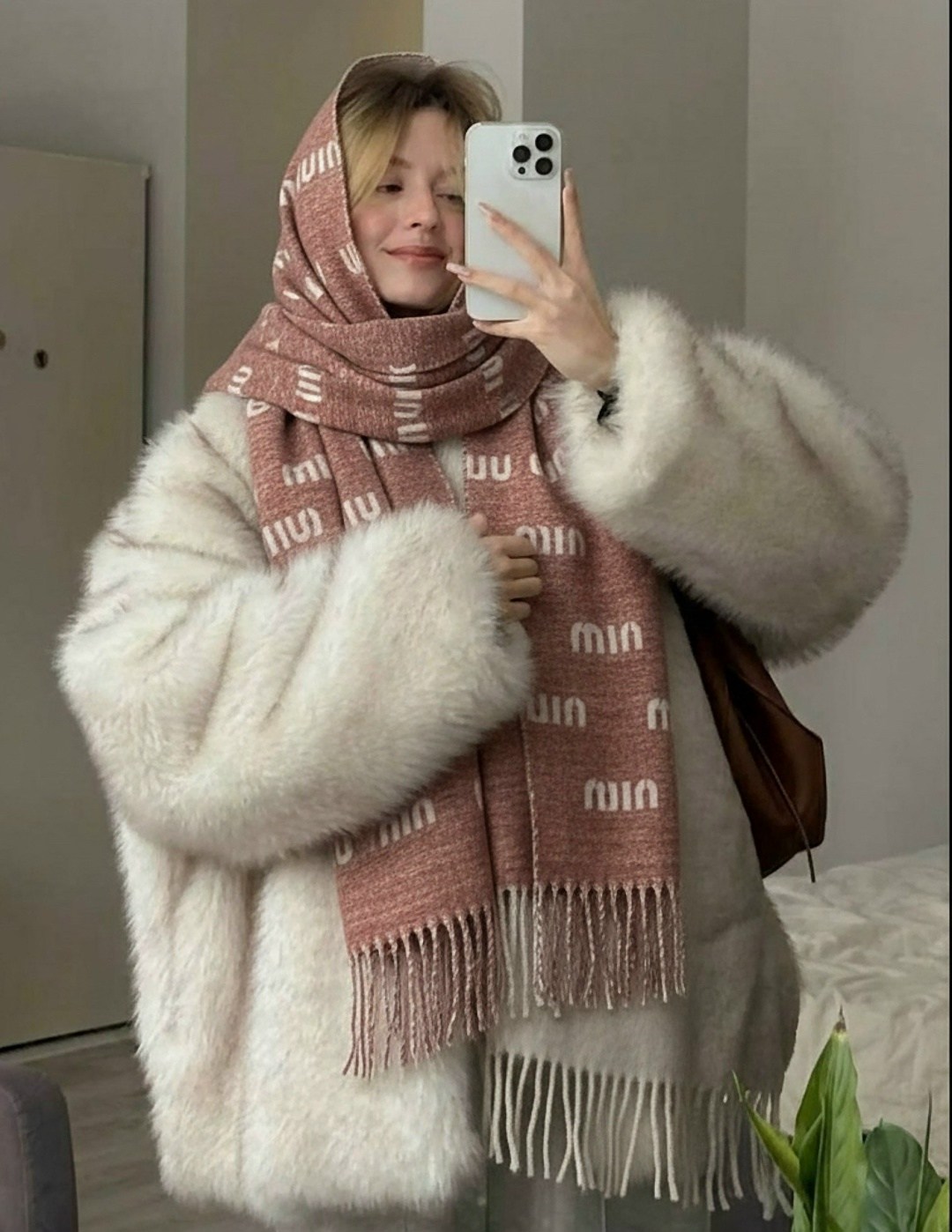 шуба искусственная,шуба из искусственного меха,шуба стиль,шуба из ламы,шуба тренд