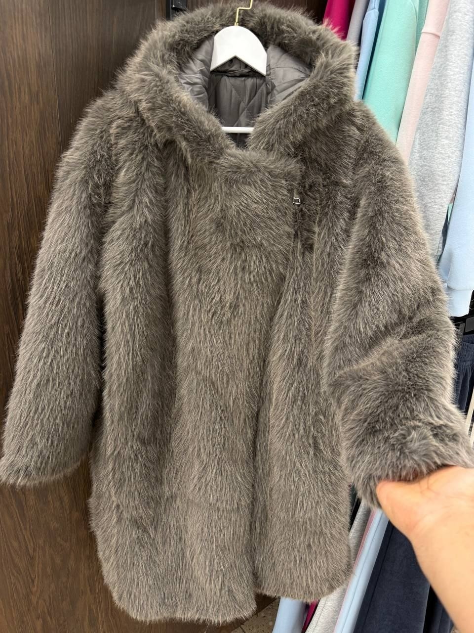 теплое пальто,пальто с капюшоном,пальто плюшевое женское с капюшоном,шуба женская,меховое пальто с капюшоном