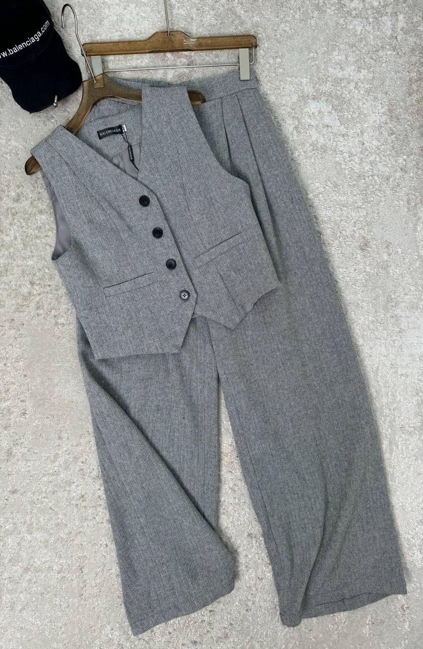 серый брючный костюм,костюмы брючные,серый драповый брючный костюм,костюм женский брючный с жилетом,костюм женский брючный с жилеткой