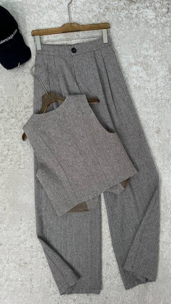 костюмы брючные,серый брючный костюм,костюм брючный с жилетом,брючный костюм с жилеткой,стильные костюмы