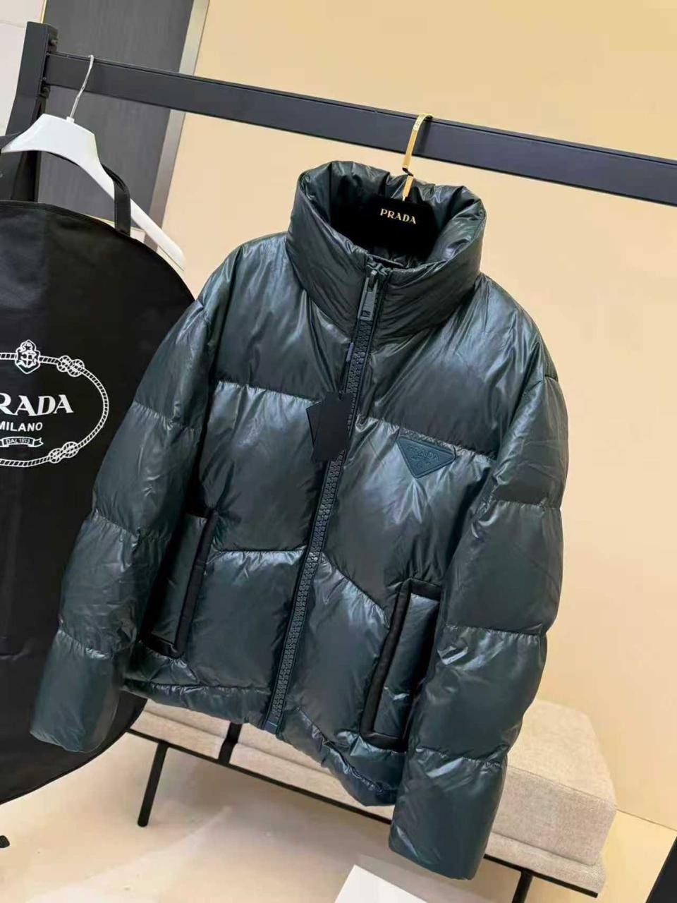 пуховик prada,пуховик prada женский,куртка пуховик,пуховик повседневный,пуховик прада мужской