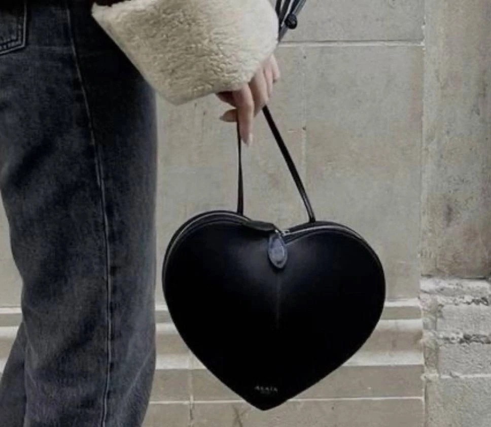 сумка в форме сердца,сумка сердце,модная сумка,сумка сердечко,сумочка модная