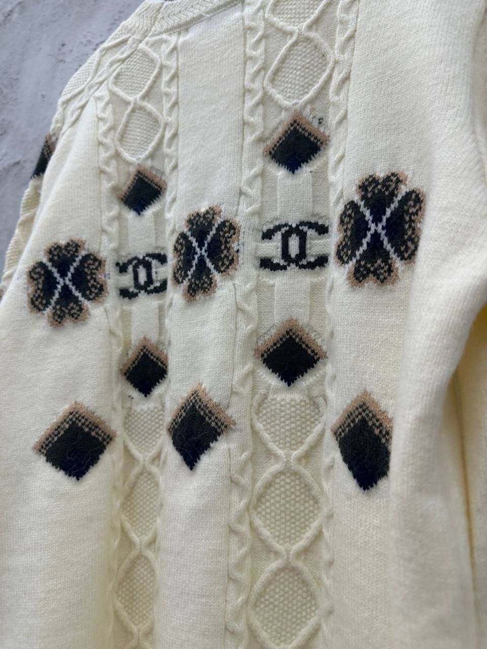 свитеры модные,бежевый свитер,свитер дизайн,вязаные свитера,свитер джемпер