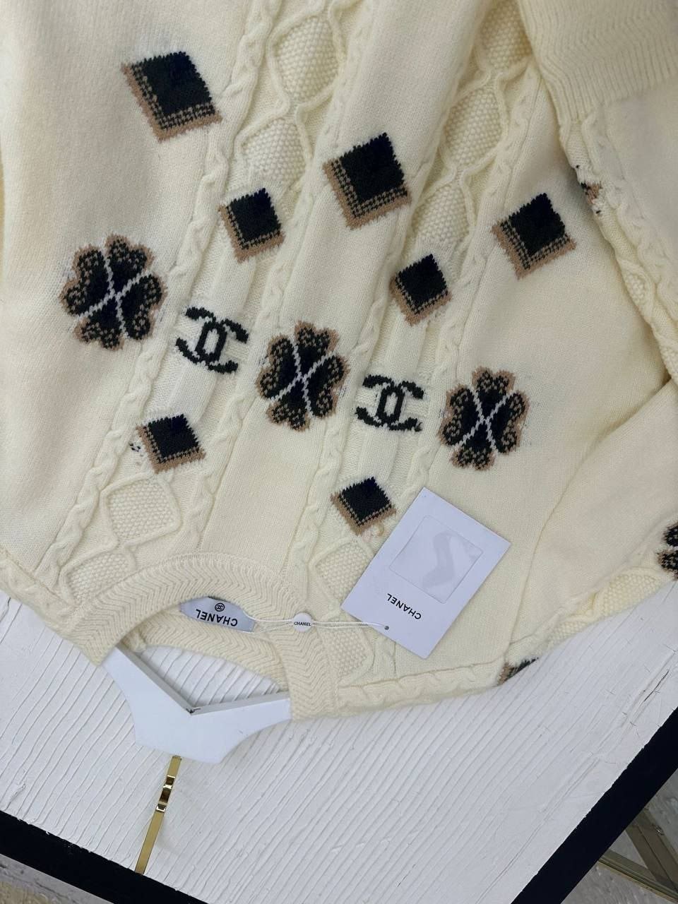 свитеры модные,бежевый свитер,свитер дизайн,вязаные свитера,свитер джемпер