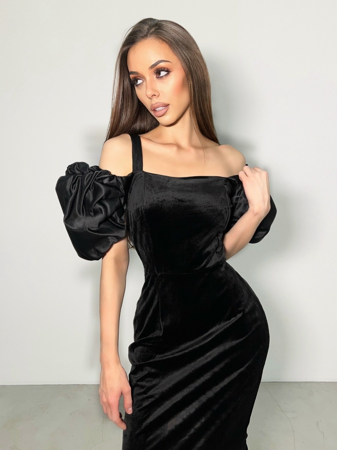 бархатные платья,платье из бархата,черное бархатное платье,вечернее платье из бархата,платье футляр