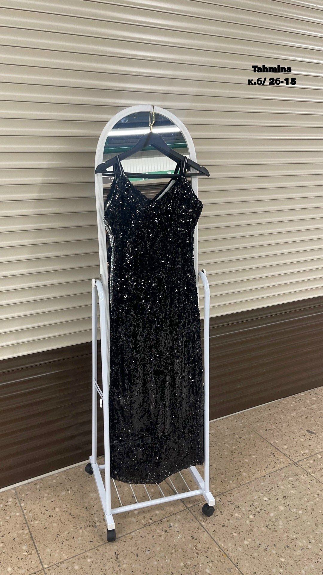 девушка,женщин,игги азалия 2025,макияж,винтажное платье