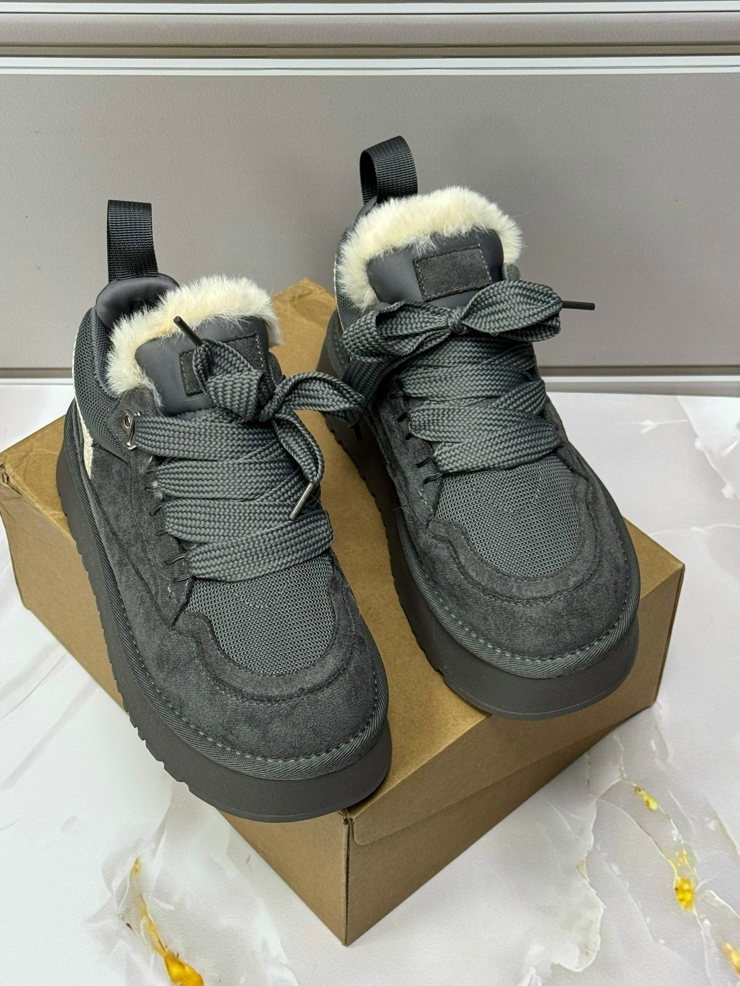 ,зимняя женская ,женская ,ugg кроссовки,угги женские