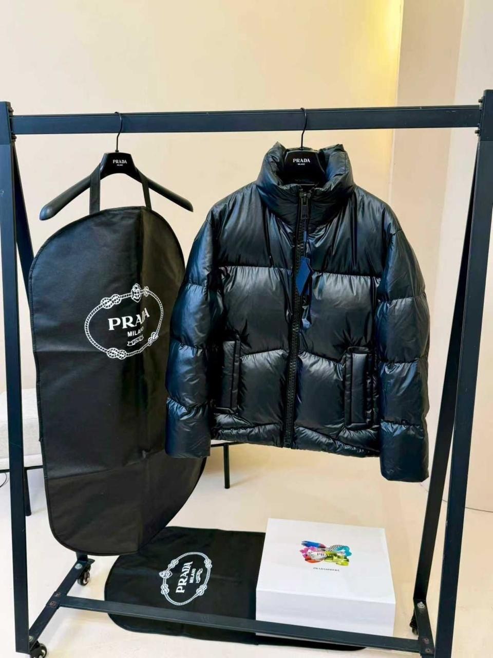 пуховик prada,пуховик prada женский,куртка пуховик,пуховик повседневный,пуховик прада мужской