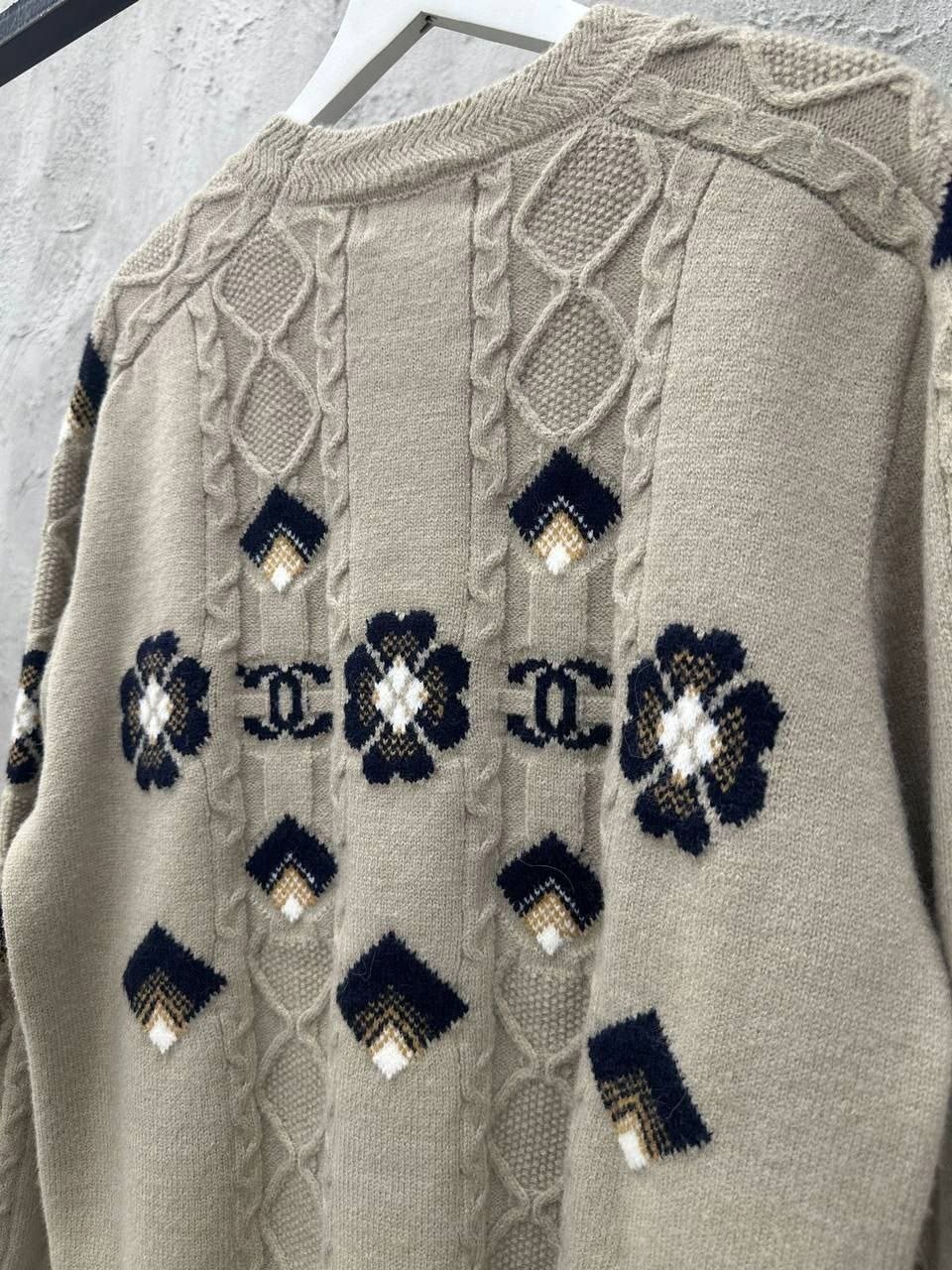 свитеры модные,бежевый свитер,свитер дизайн,вязаные свитера,свитер джемпер