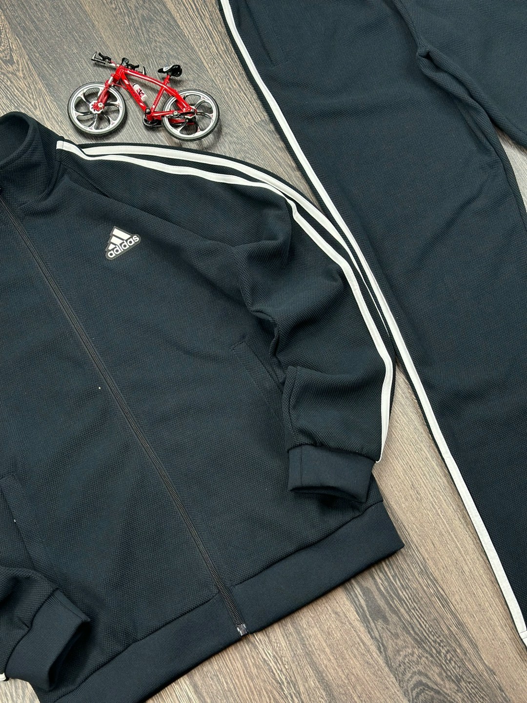 спортивный костюм адидас,спортивные костюмы адидас мужские,серый костюм адидас мужской,мужской спортивный костюм adidas,adidas спортивный костюм