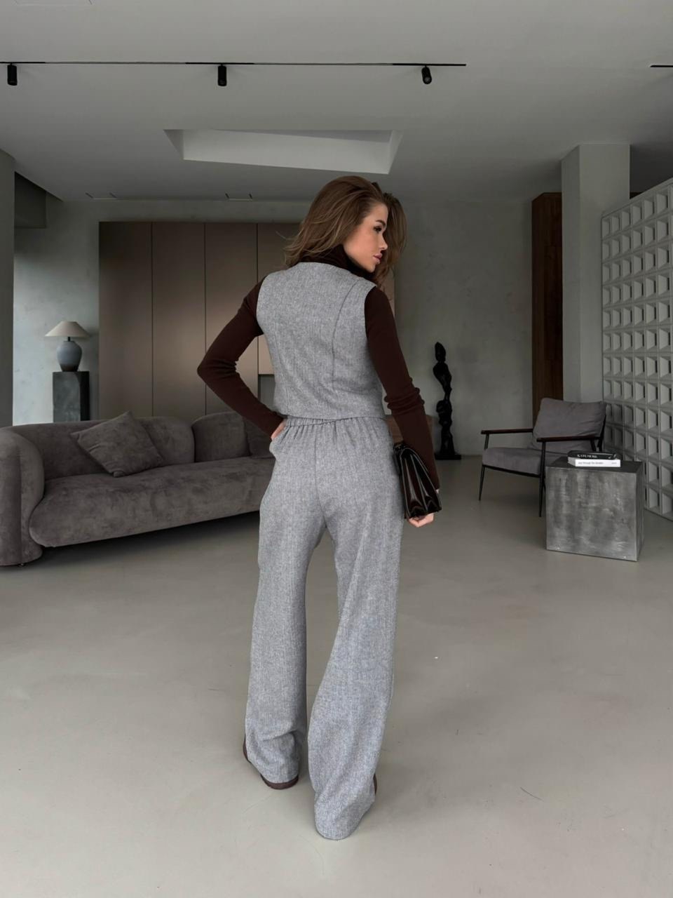 серый брючный костюм,костюмы брючные,серый драповый брючный костюм,костюм женский брючный с жилетом,костюм женский брючный с жилеткой