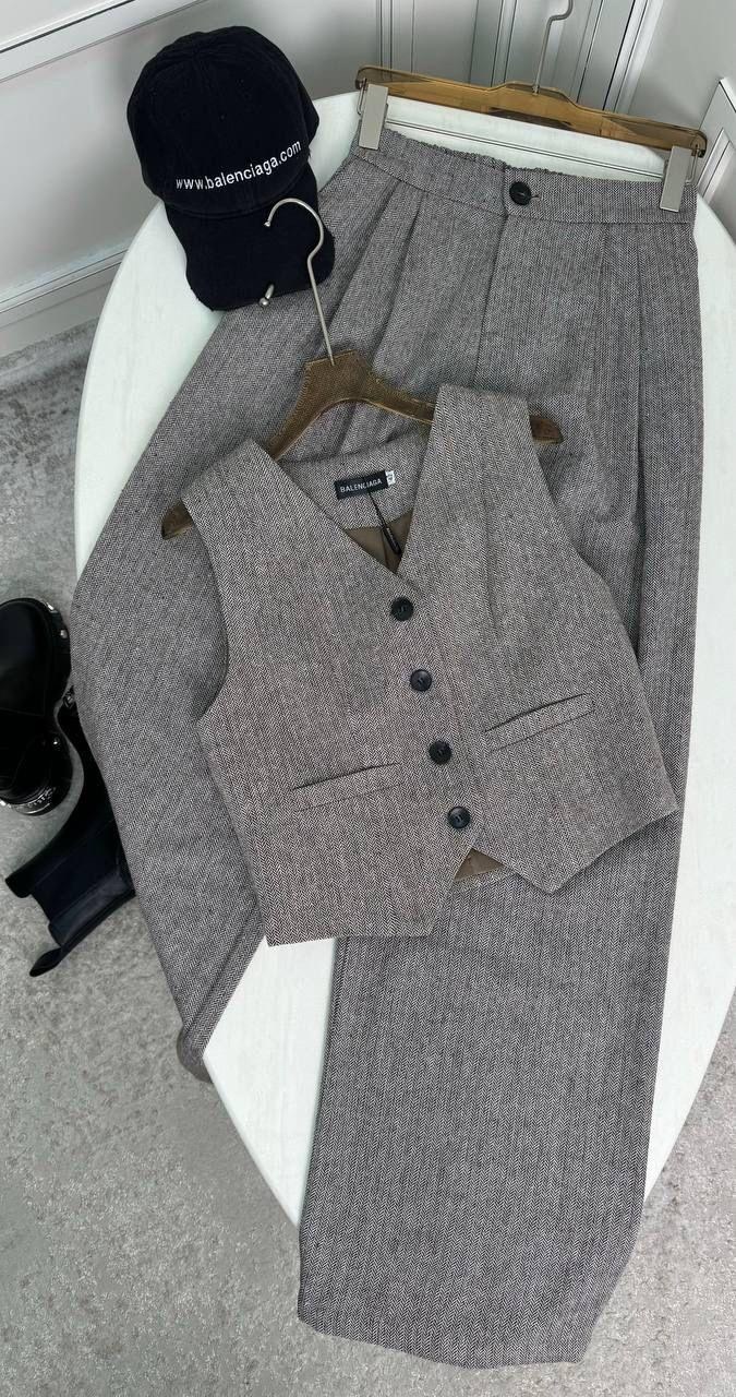 костюмы брючные,серый брючный костюм,костюм брючный с жилетом,брючный костюм с жилеткой,стильные костюмы