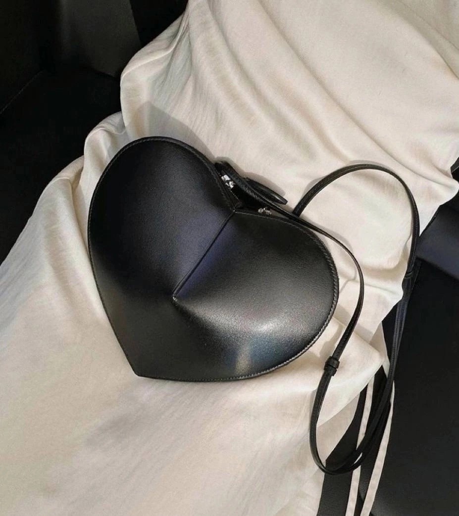 сумка в форме сердца,сумка сердце,модная сумка,сумка сердечко,сумочка модная