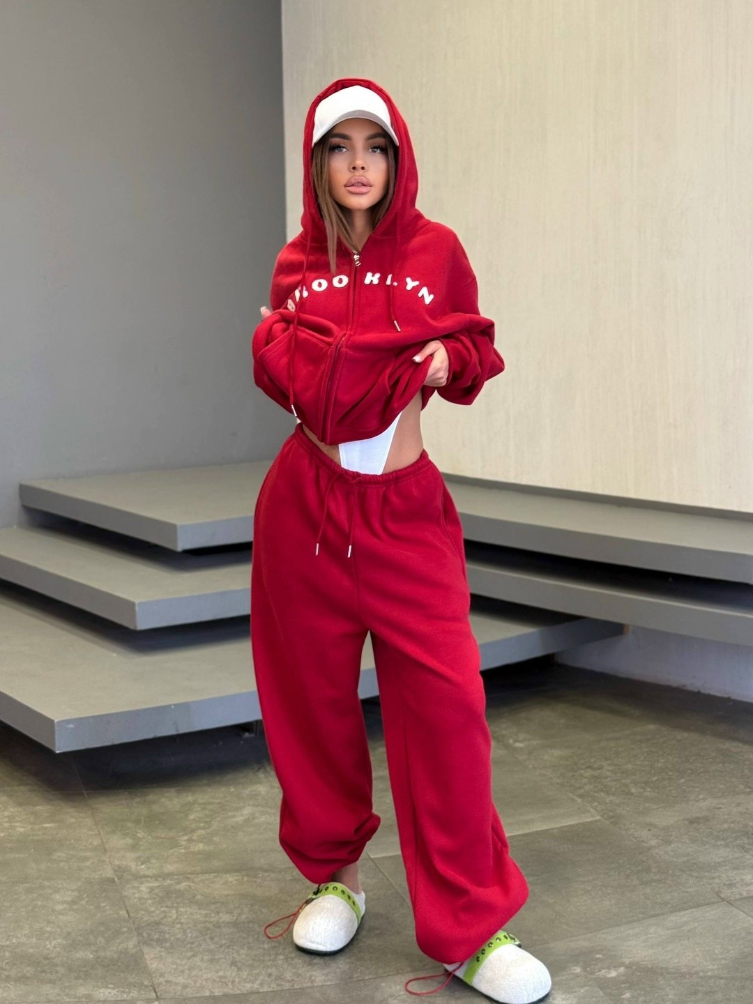 спортивные костюм,женские костюмы спортивные,костюм красный,велюровые костюмы,велюровый костюм спортивный