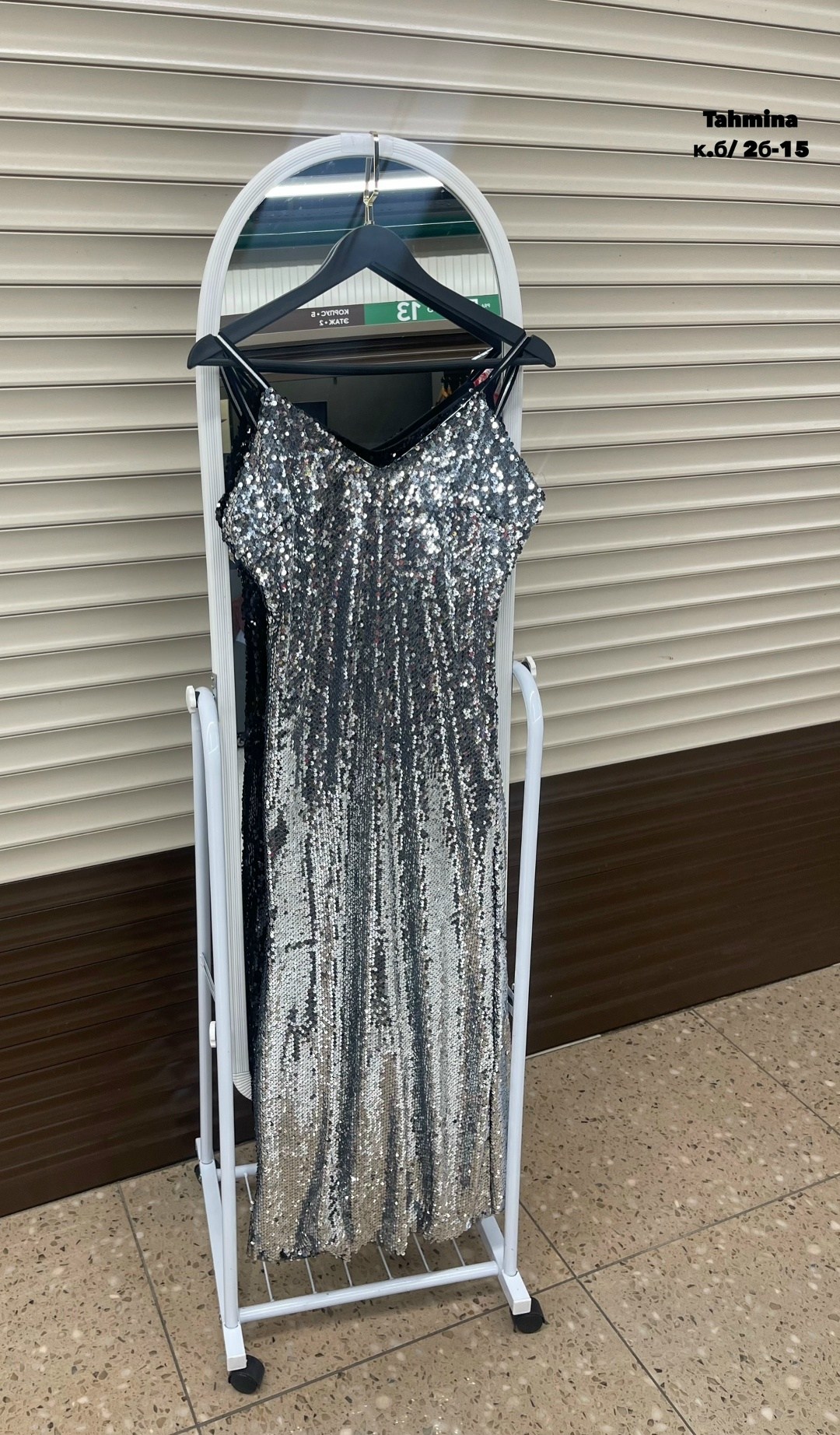 девушка,женщин,игги азалия 2025,макияж,винтажное платье