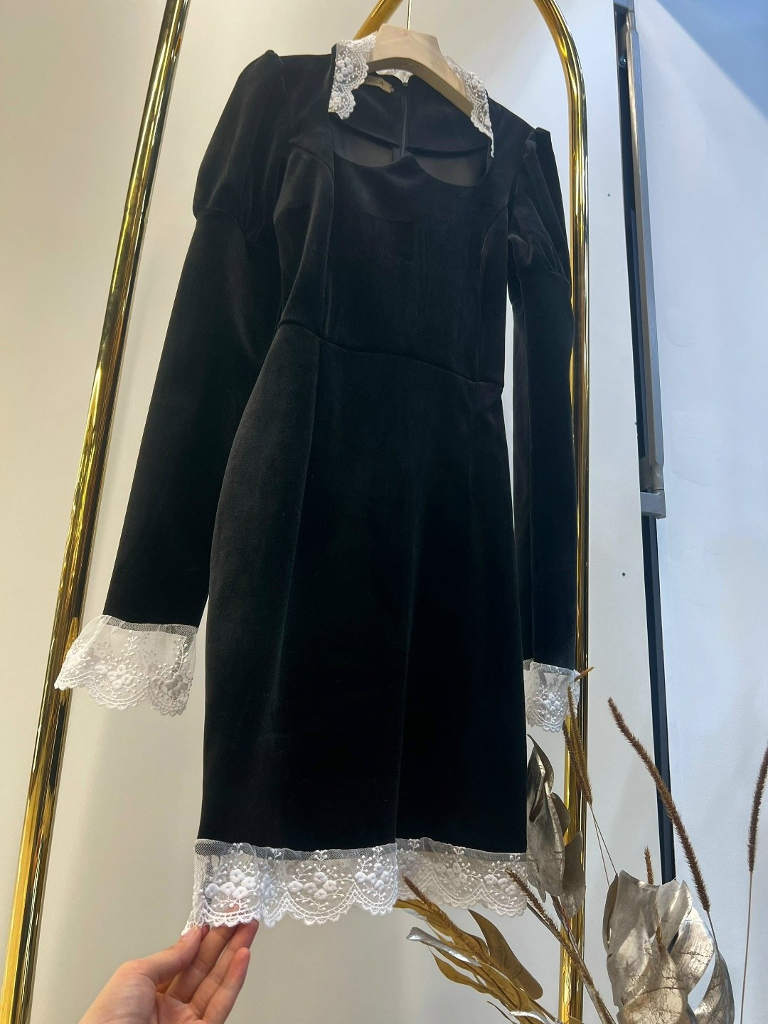 бархатное платье,платье с кружевным воротником,черное платье с кружевным воротником,черное бархатное платье,бархатное платье с кружевом