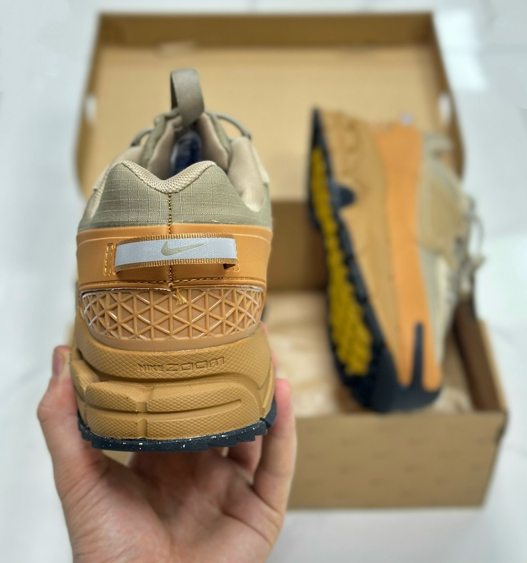 кроссовки,повседневные кроссовки,кроссовки nike,кроссовки nike zoom vomero 5,женские кроссовки