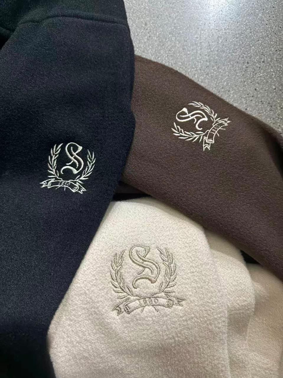 трикотажные костюмы,костюм с брюками,стильные костюмы,женские костюмы,спортивные костюмы женские