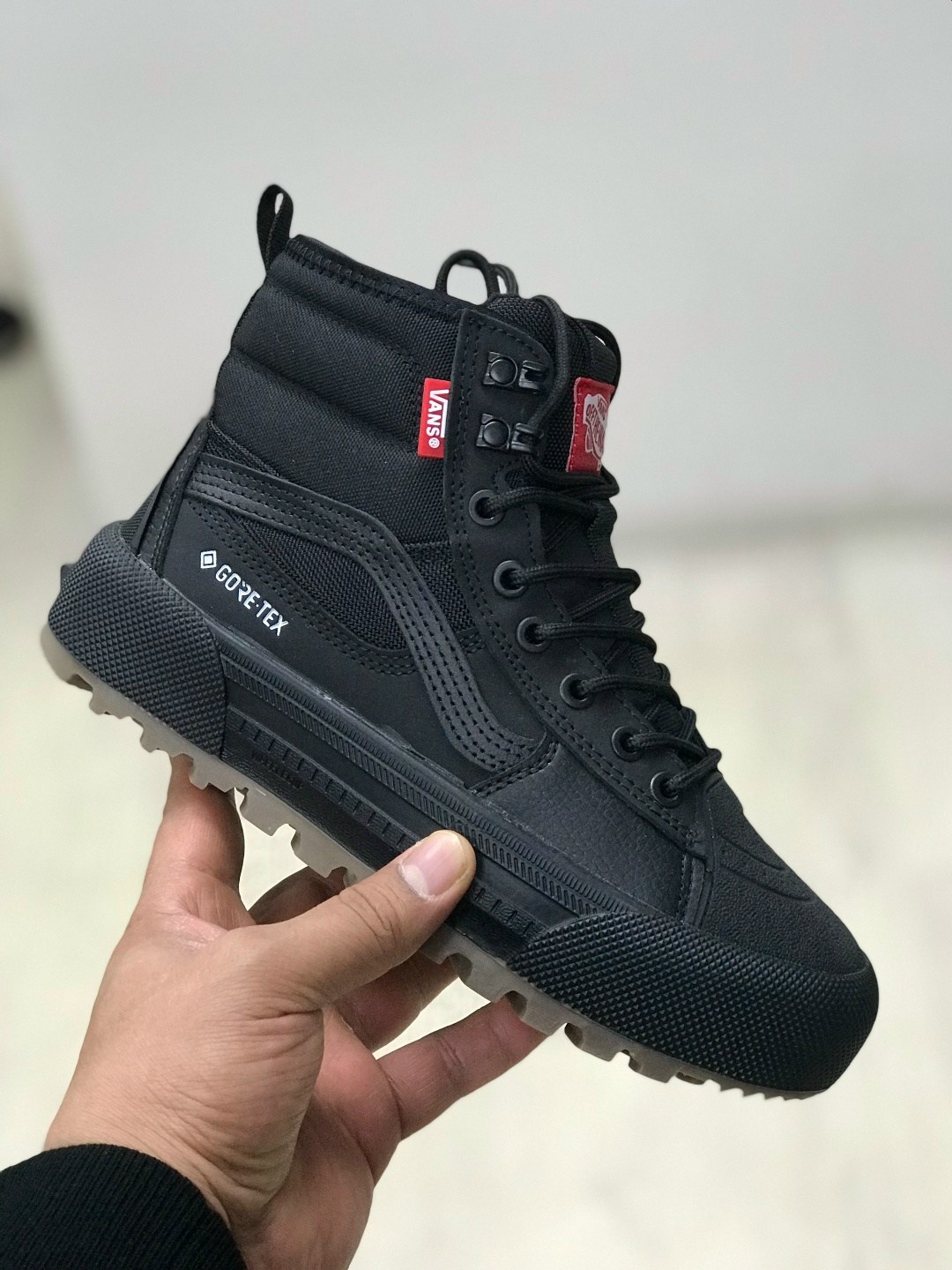 ,зимние кроссовки,кроссовки мужские vans,мужская ,походная