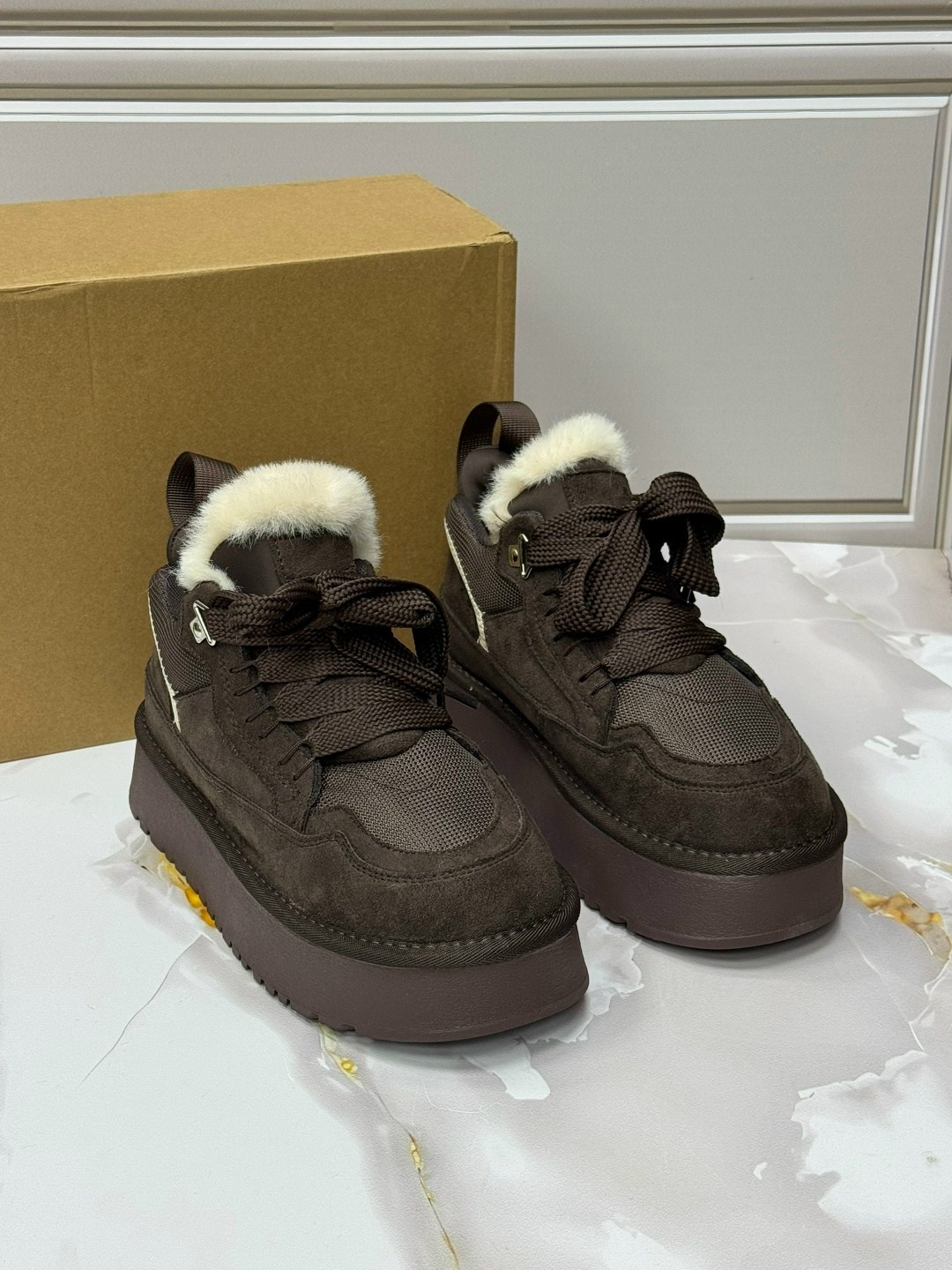 ,зимняя женская ,женская ,ugg кроссовки,угги женские