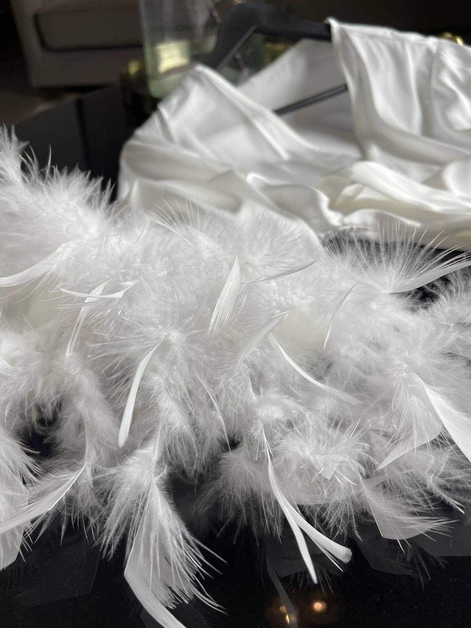 халат с перьями длинный,халат женский с перьями длинный,шелковый халат с перьями,халат с перьями,женский свадебный халат из перьевого меха