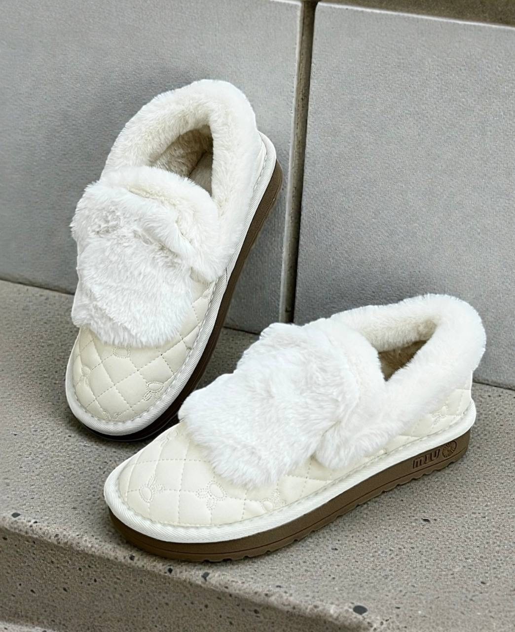 меховая , женская зимняя,,тапочки зимние,тапочки модные