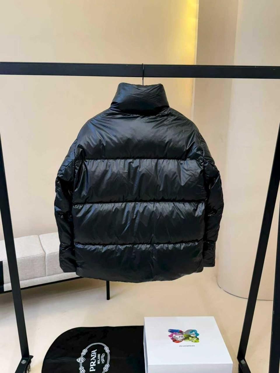 пуховик prada,пуховик prada женский,куртка пуховик,пуховик повседневный,пуховик прада мужской