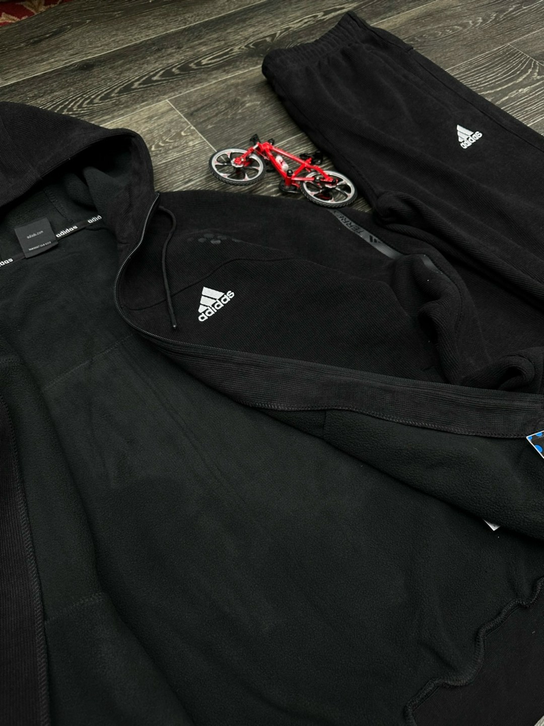 костюм на флисе,флисовые костюмы,костюм на флисе мужской,спортивные костюмы на флисе,спортивные костюм