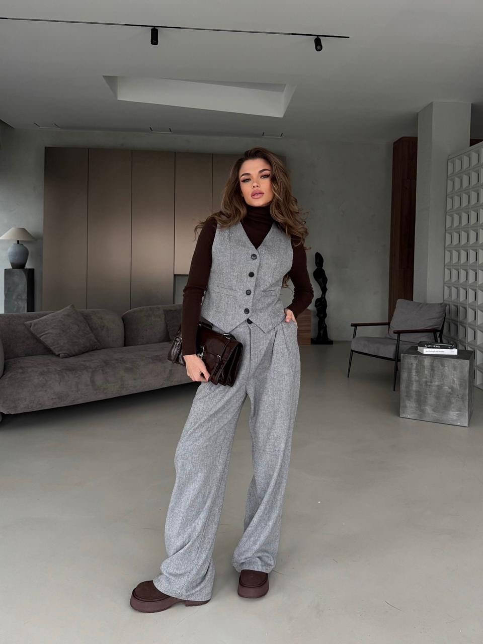 серый брючный костюм,костюмы брючные,серый драповый брючный костюм,костюм женский брючный с жилетом,костюм женский брючный с жилеткой