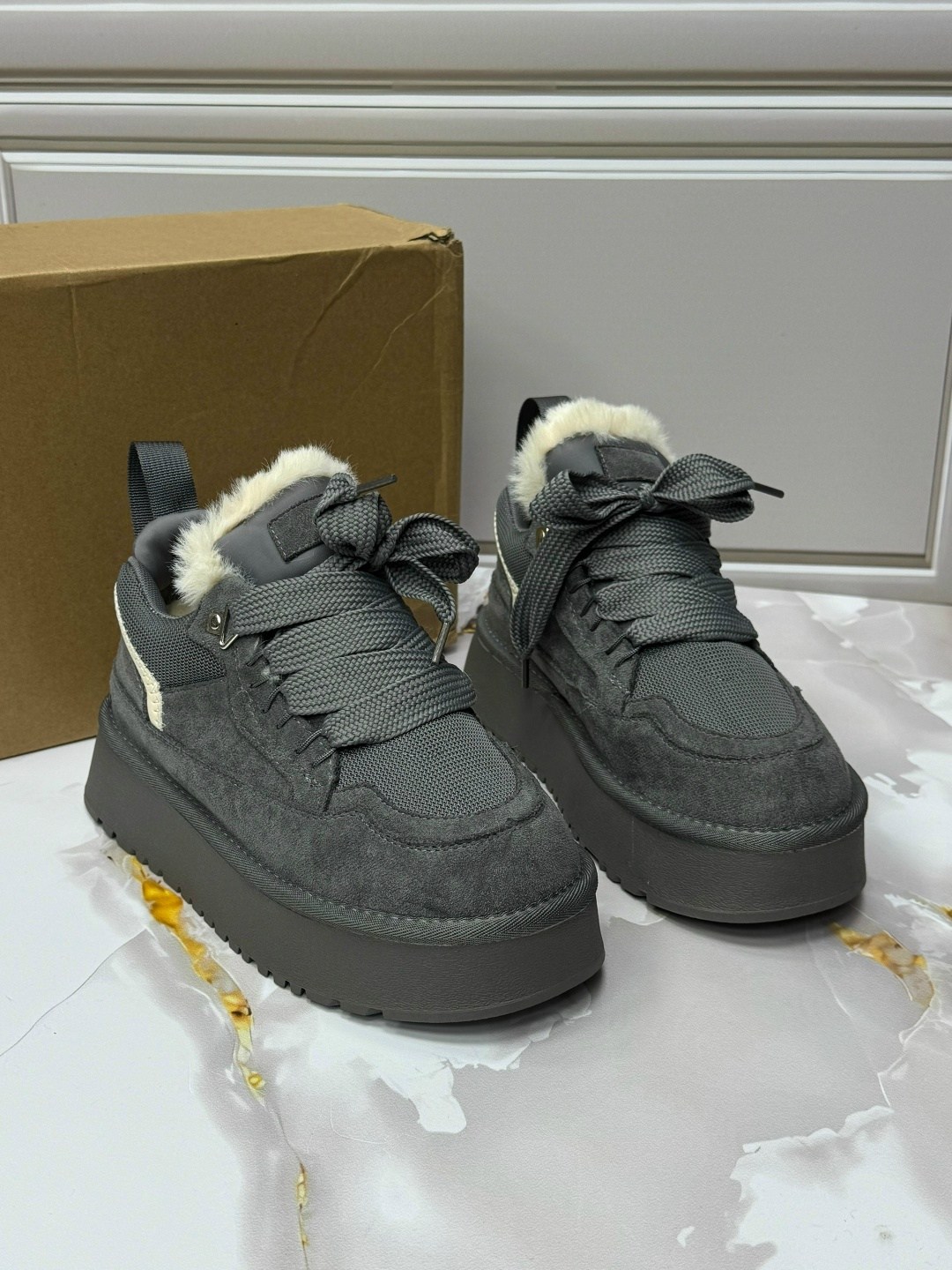 ,зимняя женская ,женская ,ugg кроссовки,угги женские