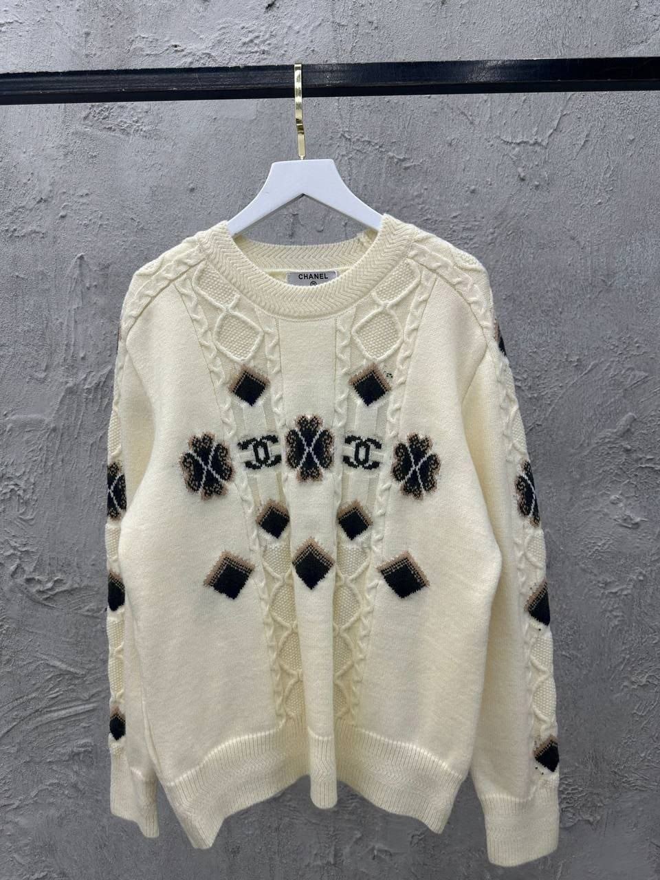 свитеры модные,бежевый свитер,свитер дизайн,вязаные свитера,свитер джемпер