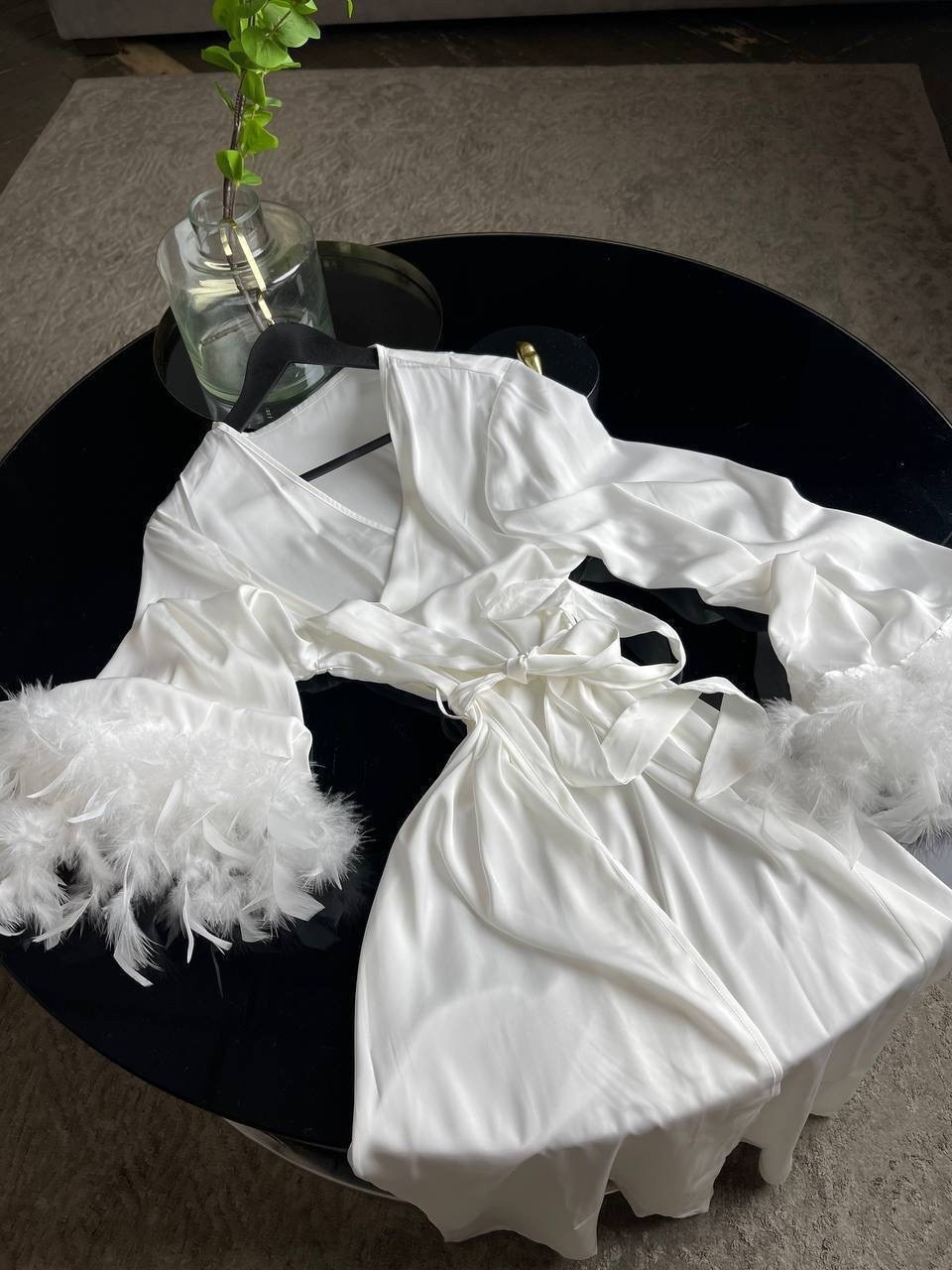 халат с перьями длинный,халат женский с перьями длинный,шелковый халат с перьями,халат с перьями,женский свадебный халат из перьевого меха