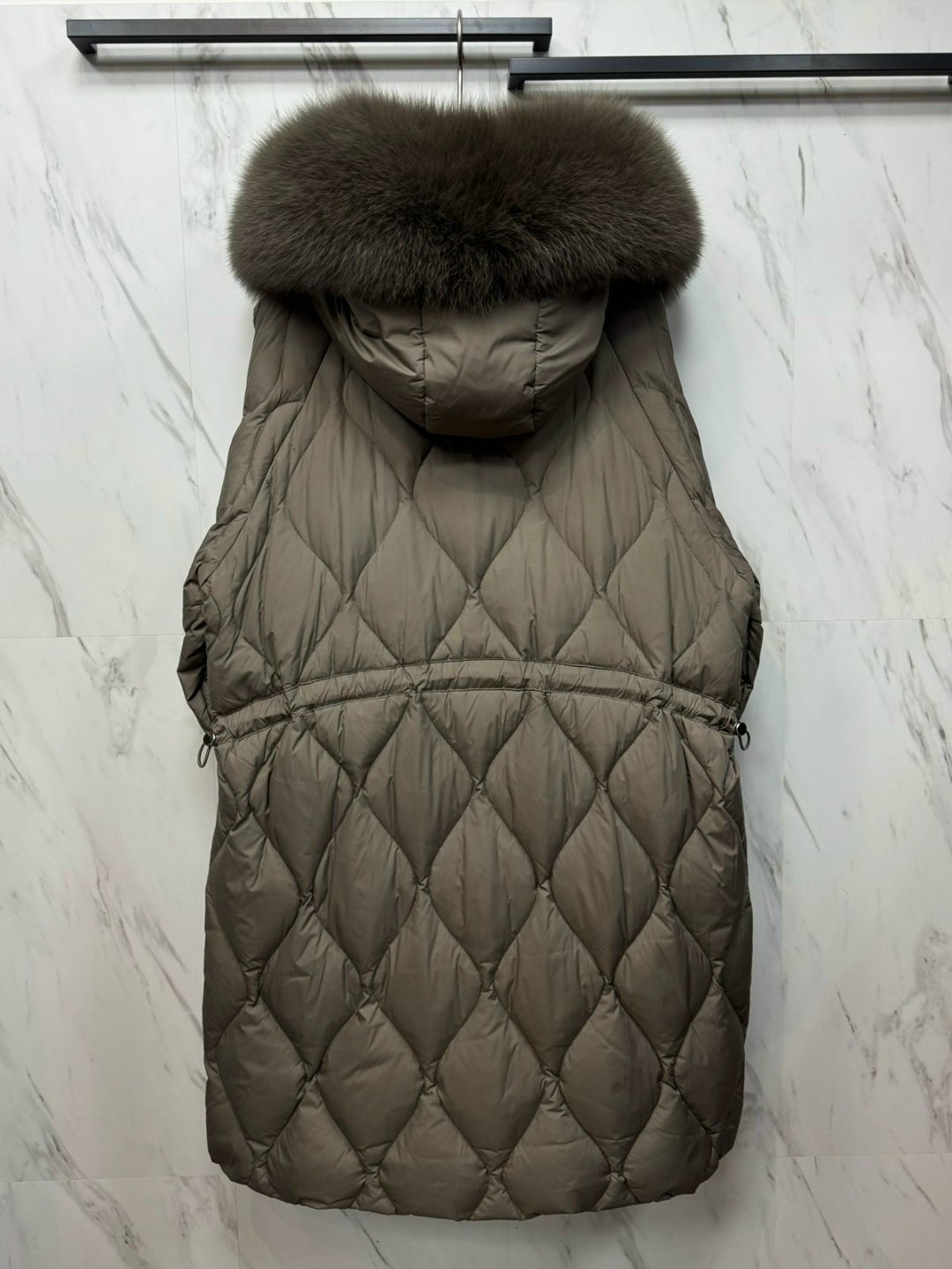 пуховики с мехом,зимние куртки,пуховики с натуральным мехом,пуховик удлиненный,пуховик женский зимний