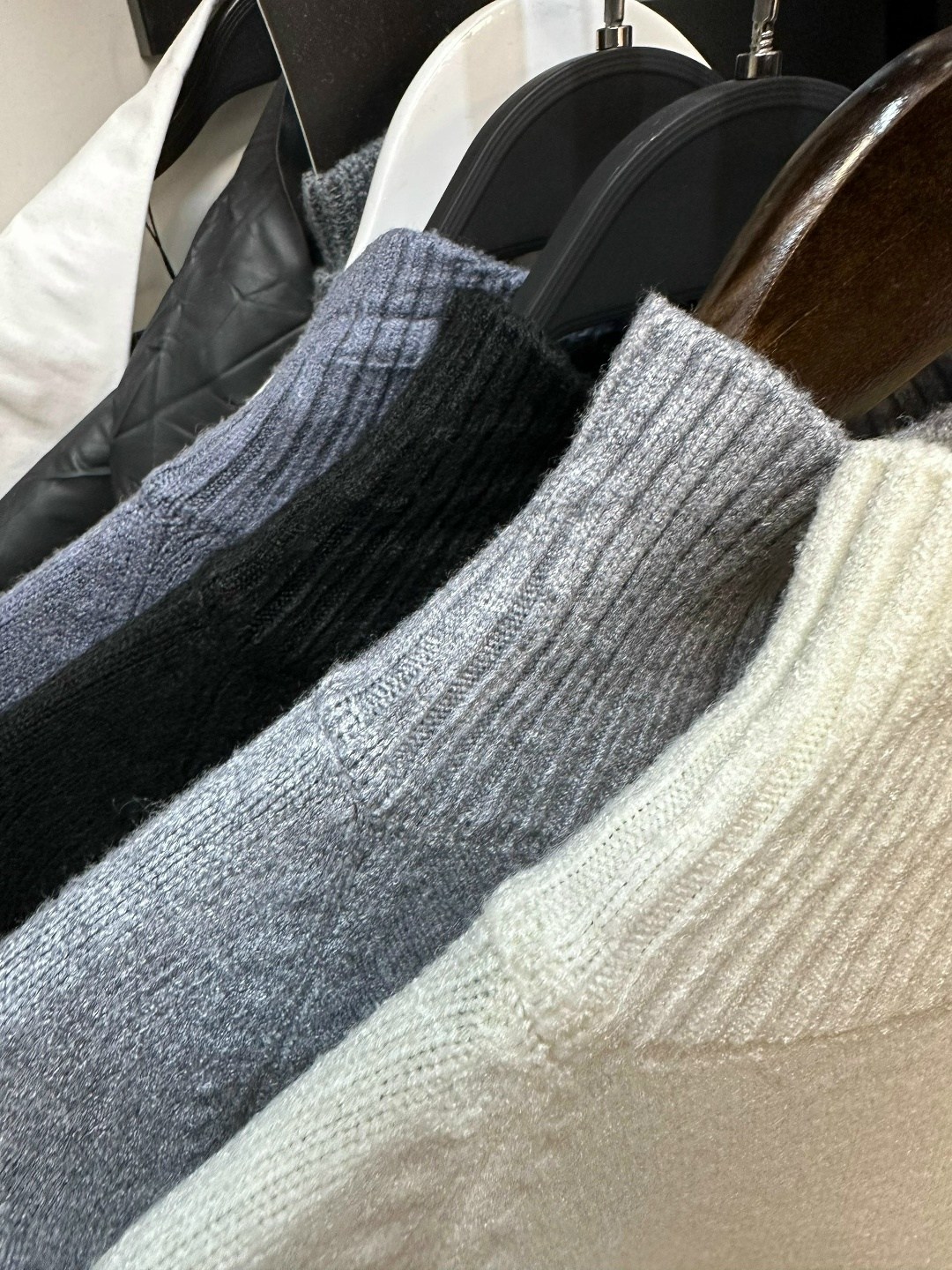 свитер оверсайз джемпер,свитера женские,свитеры модные,белый свитер оверсайз,свитер оверсайз классический