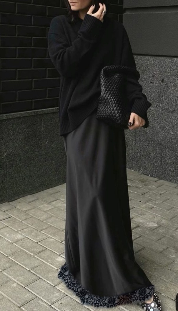 шелковое платье со свитером,юбка стильная,образ с длинной юбкой,мода модная