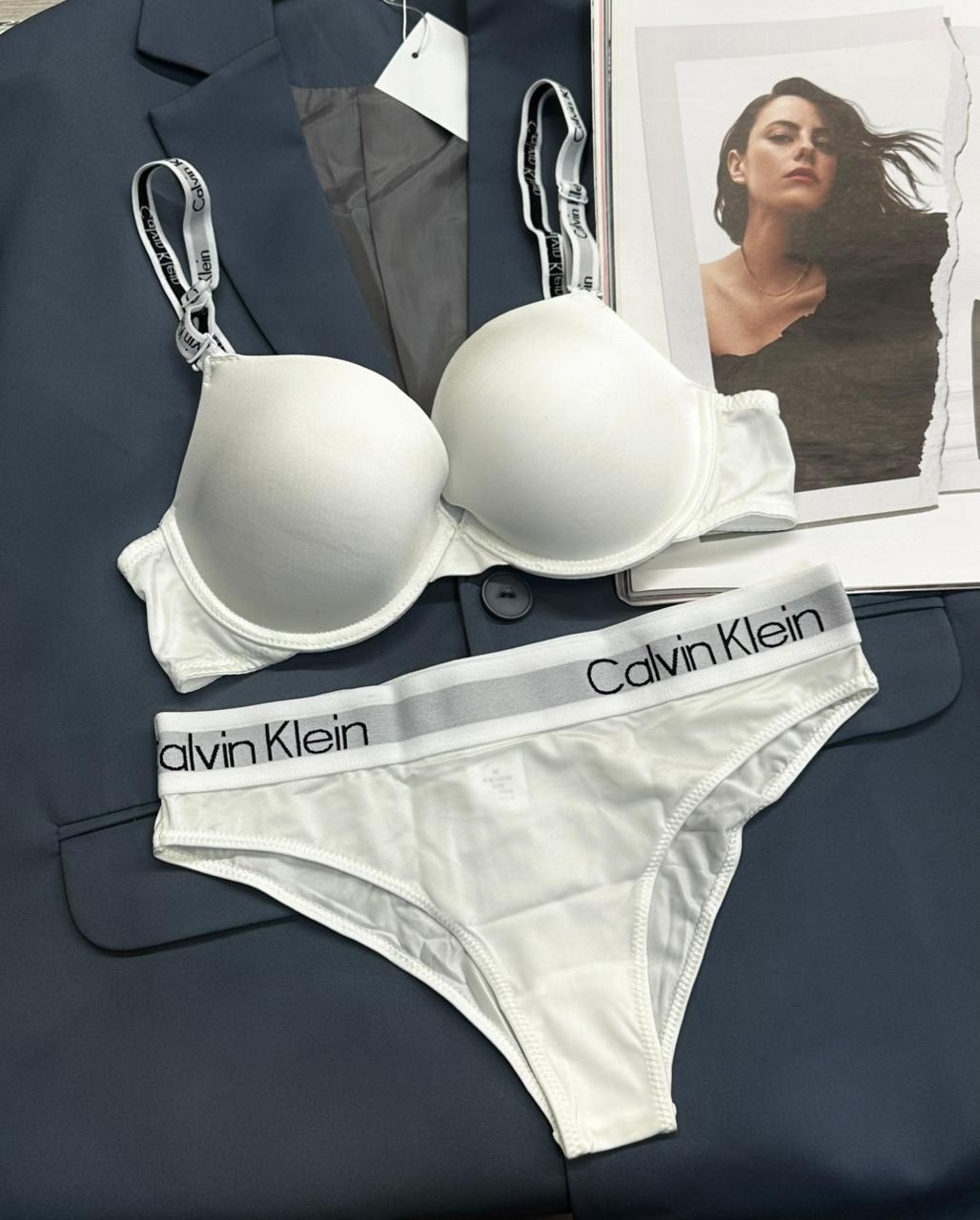 комплект женского нижнего белья,комплект нижнего белья,комплект женского белья,комплект нижнего белье красный,нижнее белье женский