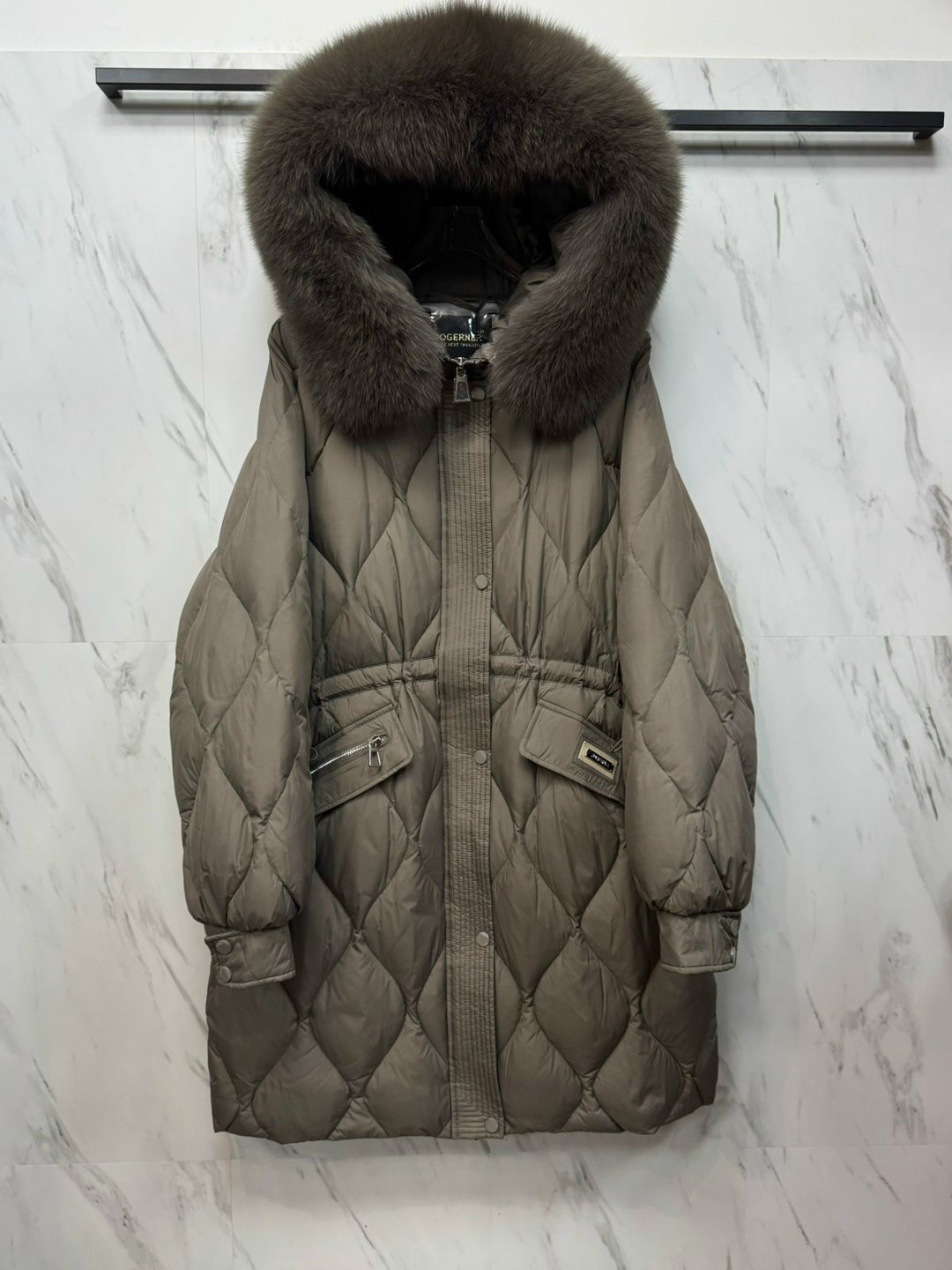 пуховики с мехом,зимние куртки,пуховики с натуральным мехом,пуховик удлиненный,пуховик женский зимний